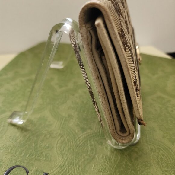 Gucci Britt GG Logo Compact Wallet - Picture 3 of 16